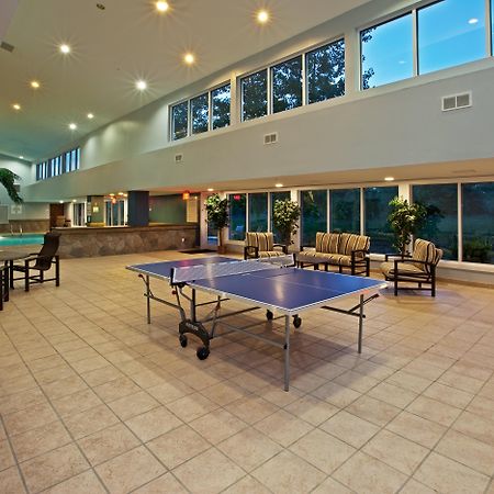 Holiday Inn Express Hotel & Suites Bedford By Ihg Buitenkant foto