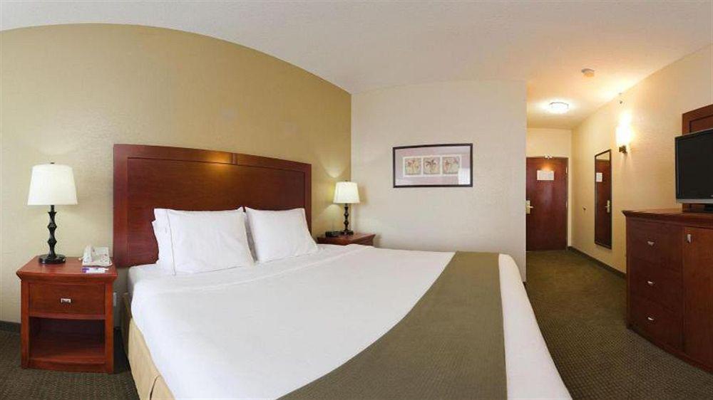 Holiday Inn Express Hotel & Suites Bedford By Ihg Buitenkant foto