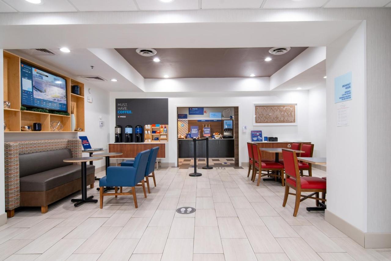 Holiday Inn Express Hotel & Suites Bedford By Ihg Buitenkant foto