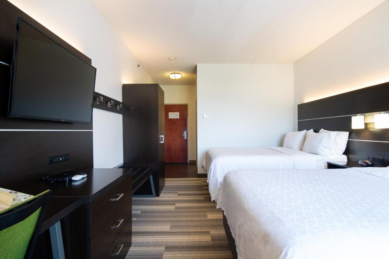 Holiday Inn Express Hotel & Suites Bedford By Ihg Buitenkant foto