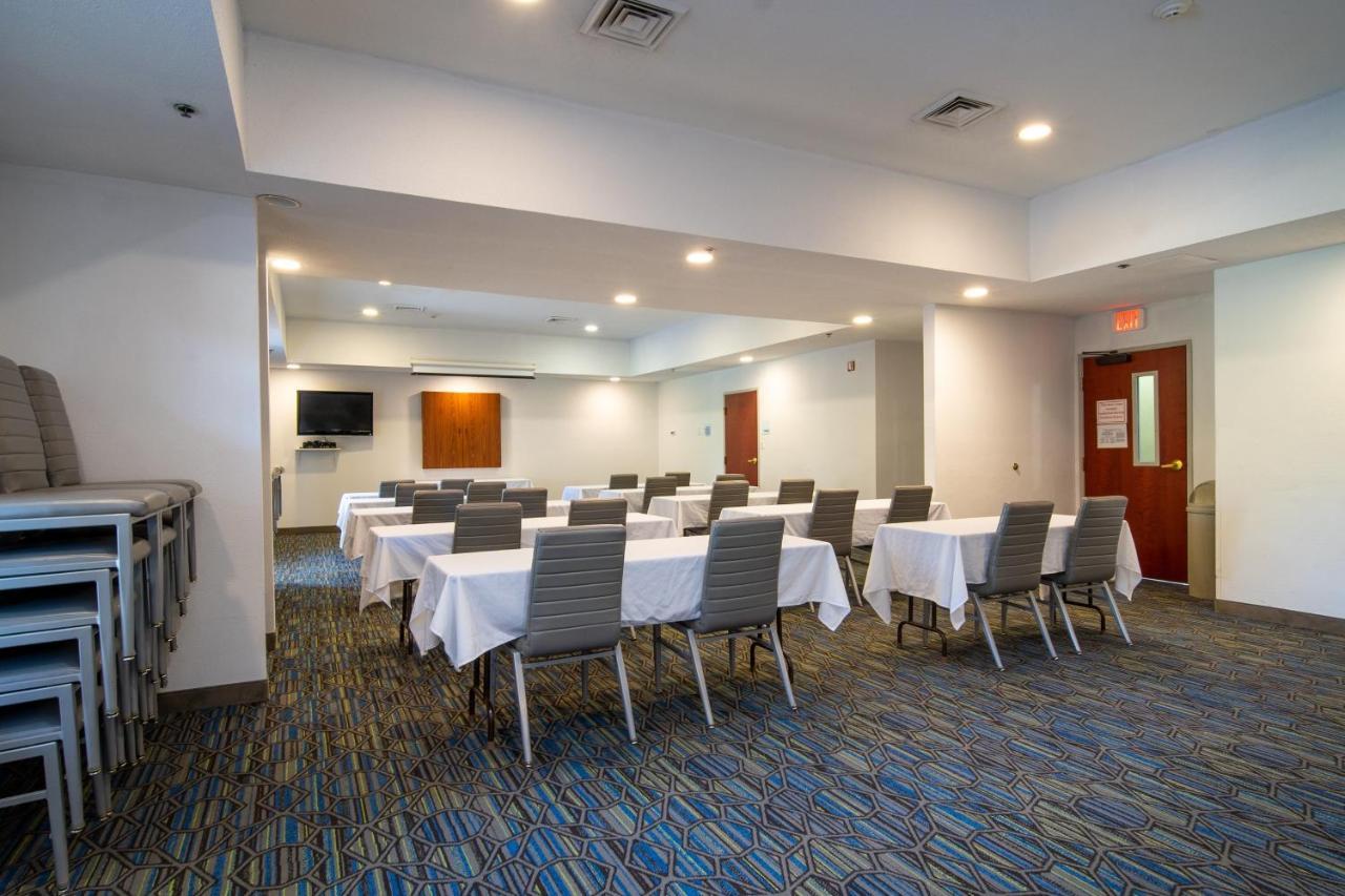 Holiday Inn Express Hotel & Suites Bedford By Ihg Buitenkant foto