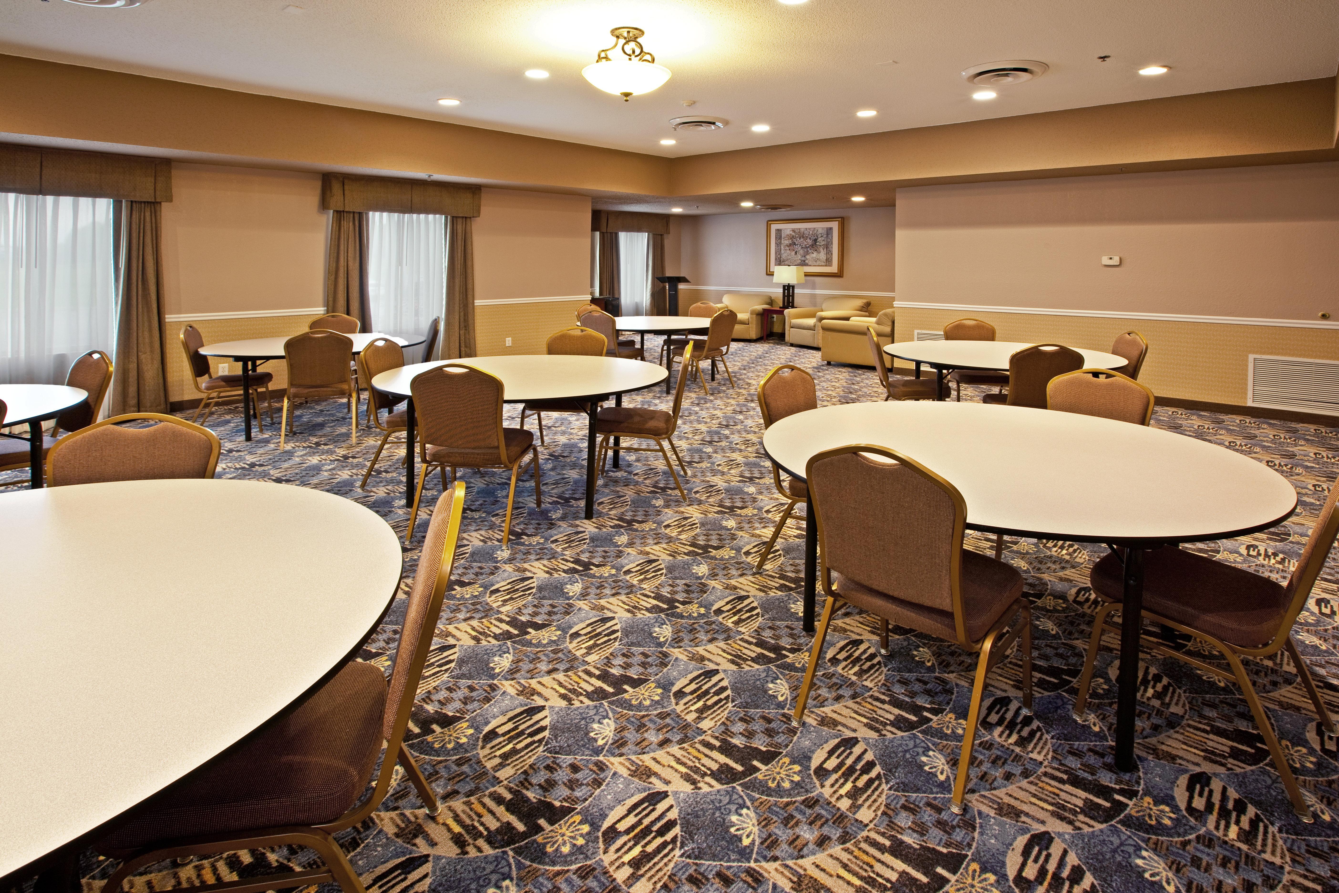 Holiday Inn Express Hotel & Suites Bedford By Ihg Buitenkant foto