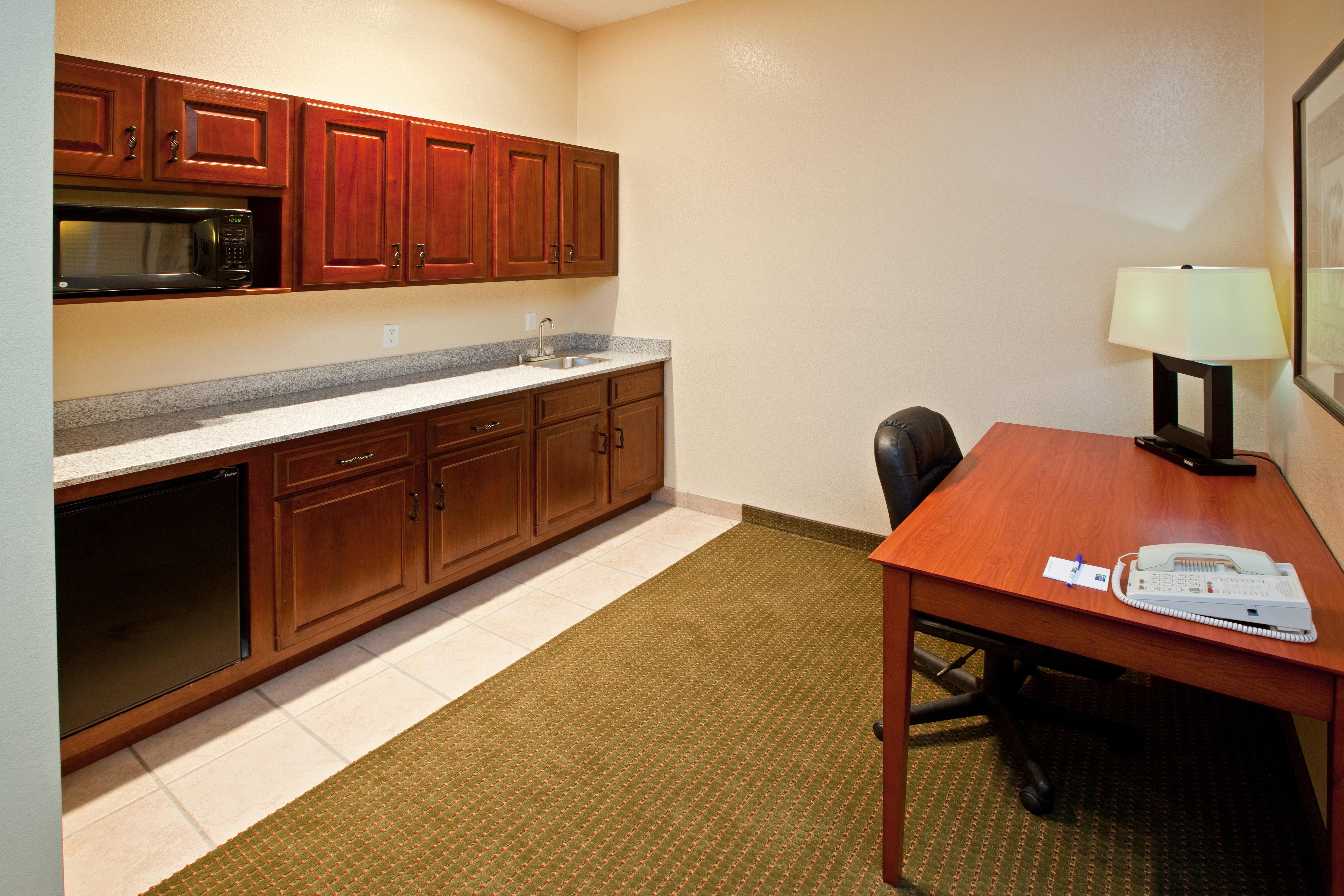 Holiday Inn Express Hotel & Suites Bedford By Ihg Buitenkant foto