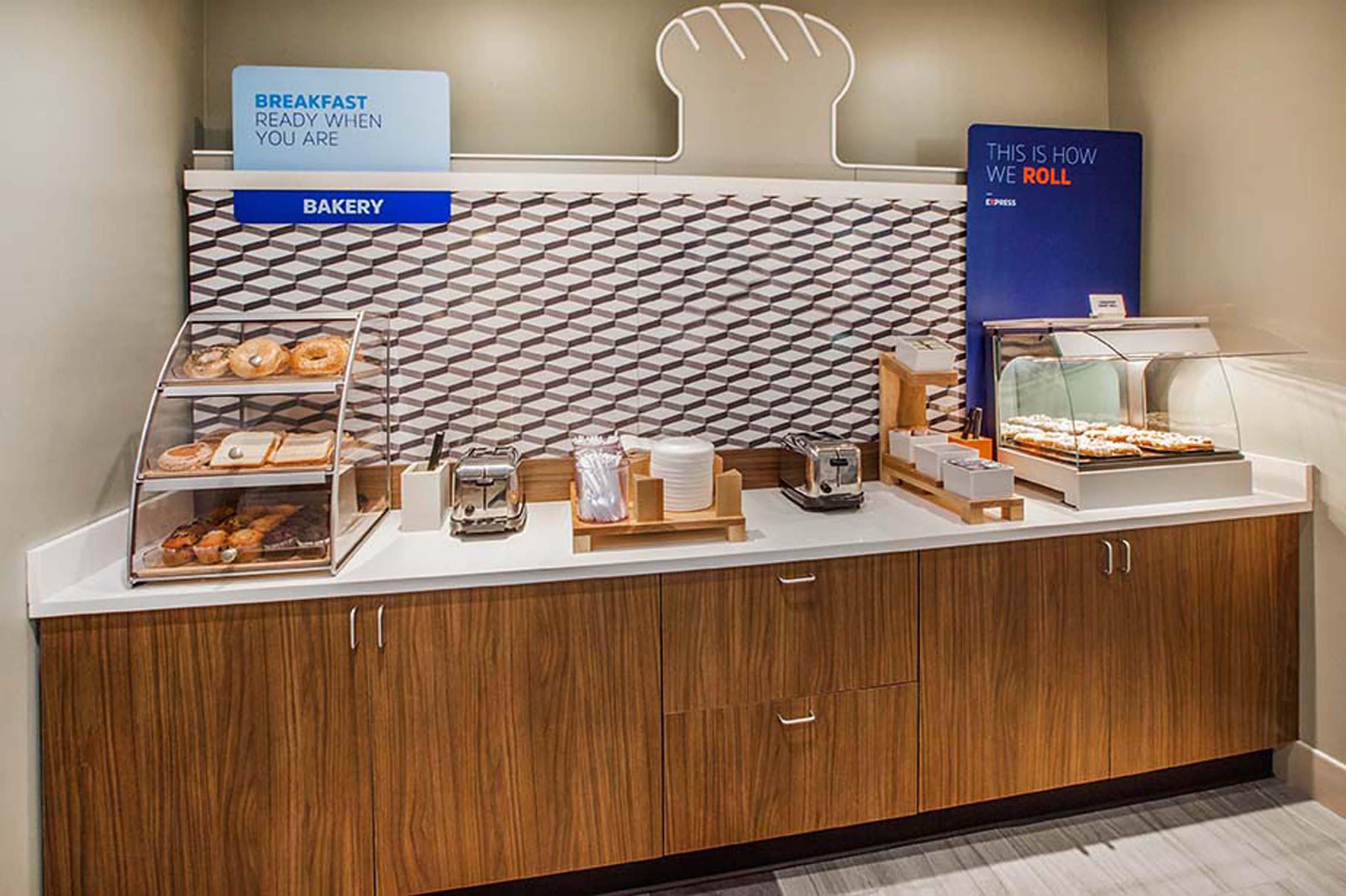 Holiday Inn Express Hotel & Suites Bedford By Ihg Buitenkant foto